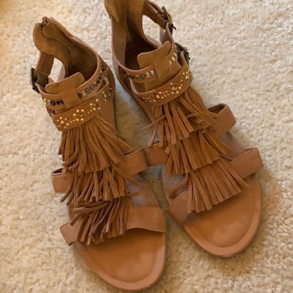 *EUC* Gianni Bini / Embellished Tiered Fringe Faux Suede Sandal / Brown … - Picture 2 of 10